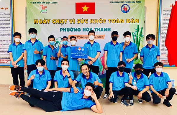 Sinh viên ITC tham gia ngày chạy Olympic vì sức khỏe toàn dân phường Hòa Thạnh