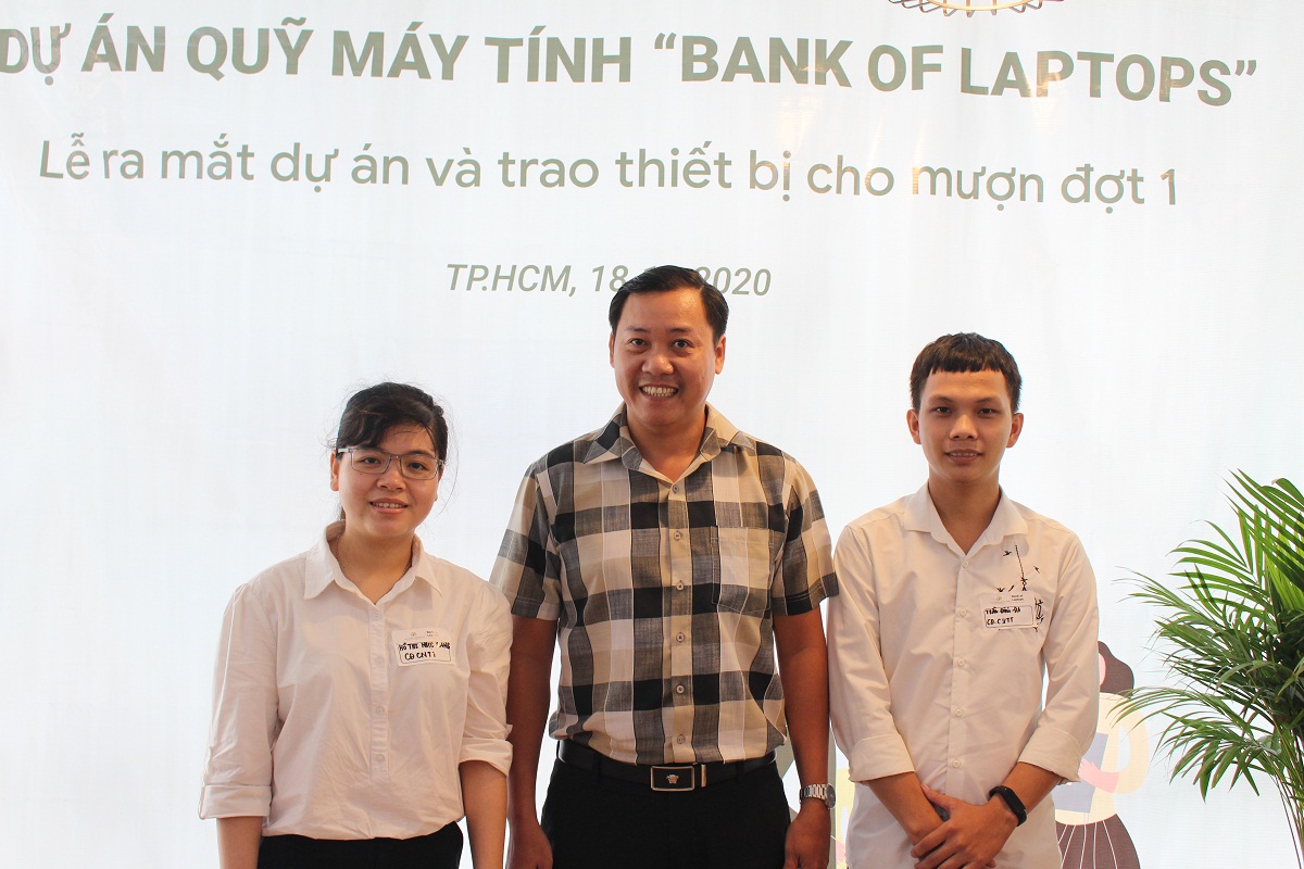 Sinh viên ITC nhận máy tính từ Quỹ máy tính “Bank of Laptops” của Quỹ Dariu