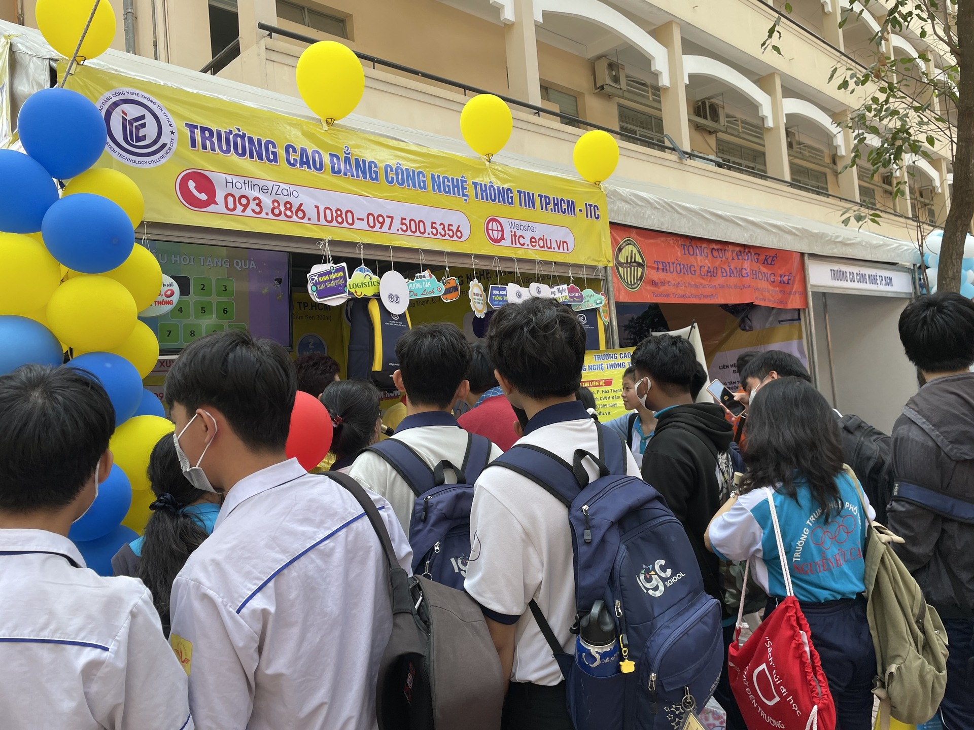 Gian tư vấn ITC nhộn nhịp trong chương trình Tư vấn tuyển sinh năm 2024 tại Đồng Nai
