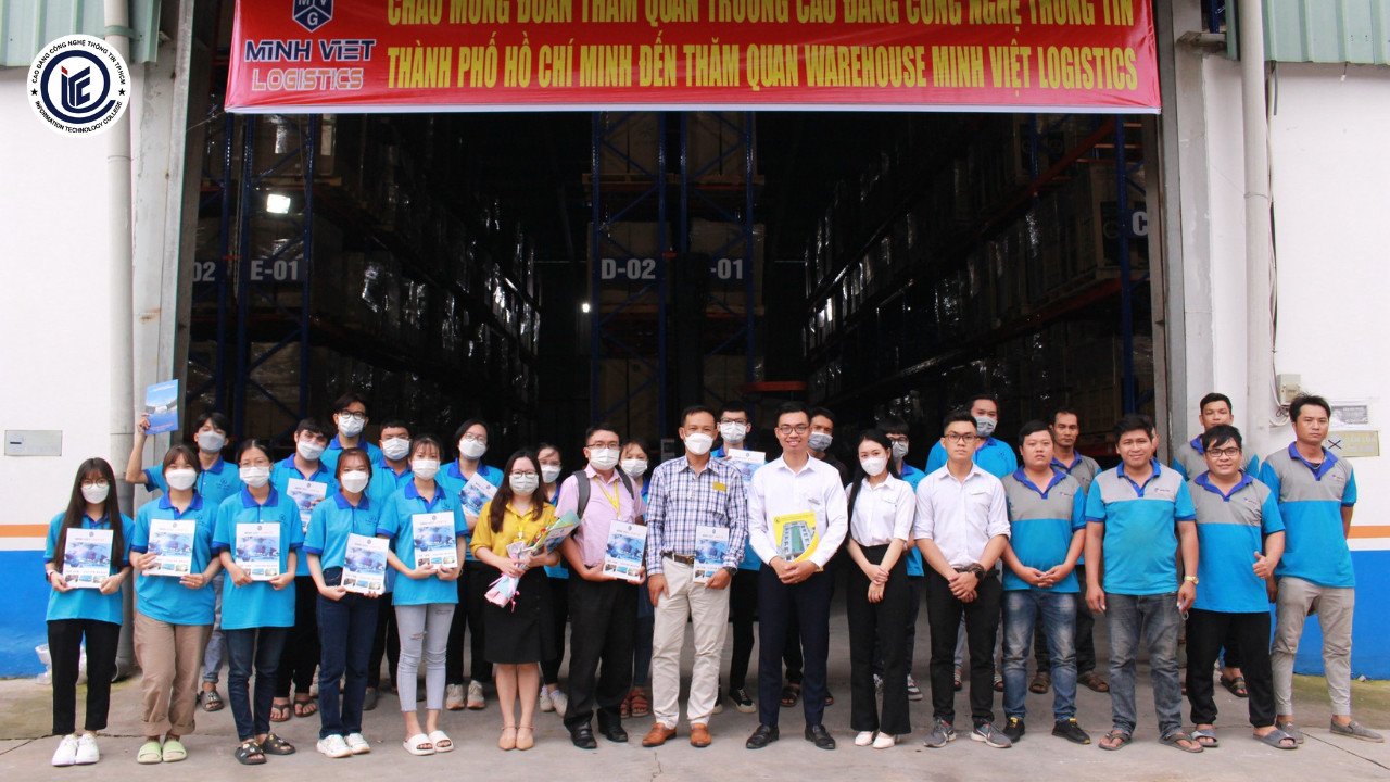 Sinh viên ITC tham quan Công ty Minh Việt Logistics