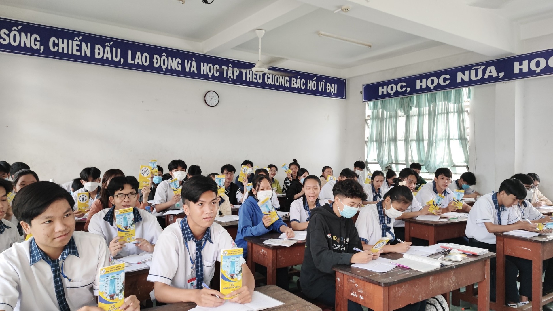 Chuyến xe tư vấn hướng nghiệp của ITC đã có mặt tại tỉnh Tiền Giang