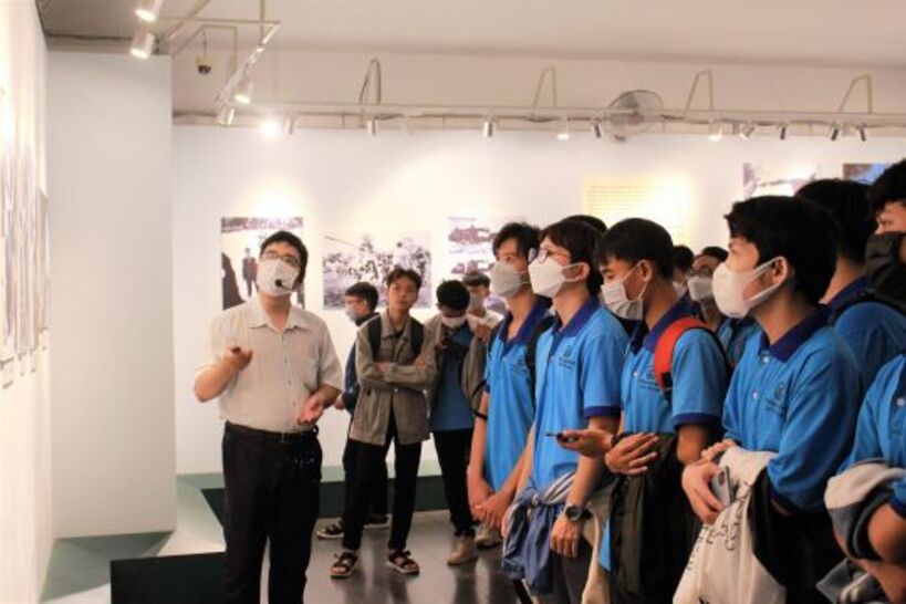 Sinh viên khóa 22 - ITC đi tham quan và học tập thực tế tại Bảo tàng Chứng tích Chiến tranh