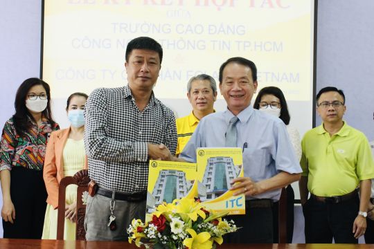 Lễ ký kết hợp tác giữa Trường CĐ Công nghệ thông tin TP.HCM và Công ty cổ phần Fclass Vietnam